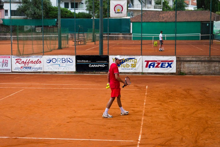 Теннисный центр в черногорском Херцег-Нови 